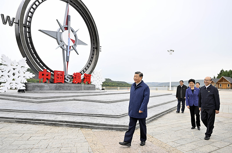 9月6日至8日，中共中央总书记、国度主席、中央军委主席习近平在黑龙江调查。这是6日下午，习近平在大兴安岭地域漠河市北极村调查。